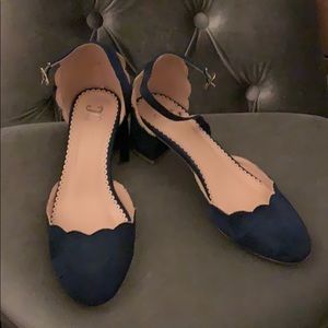 Journee Collection Edna Pump
